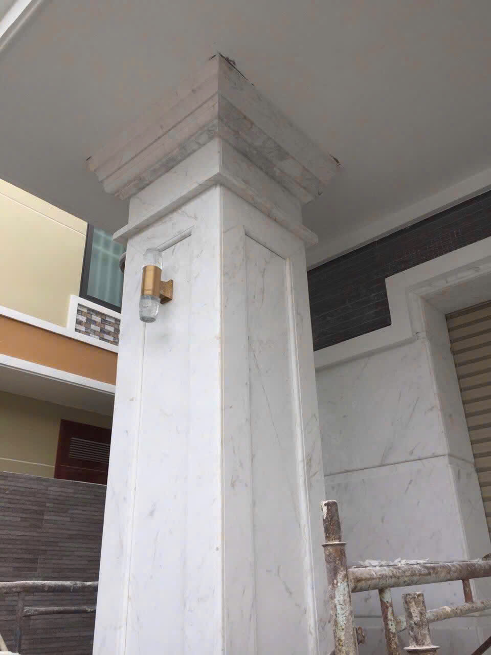 Các mẫu cột đá