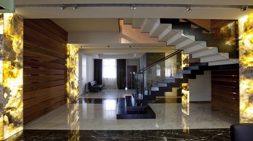 Đá Onyx ốp cầu thang và khu vực khác