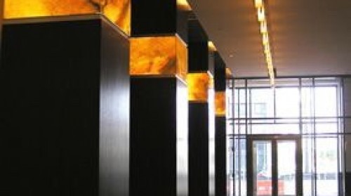 Đá Onyx ốp cầu thang và khu vực khác