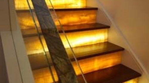 Đá Onyx ốp cầu thang và khu vực khác